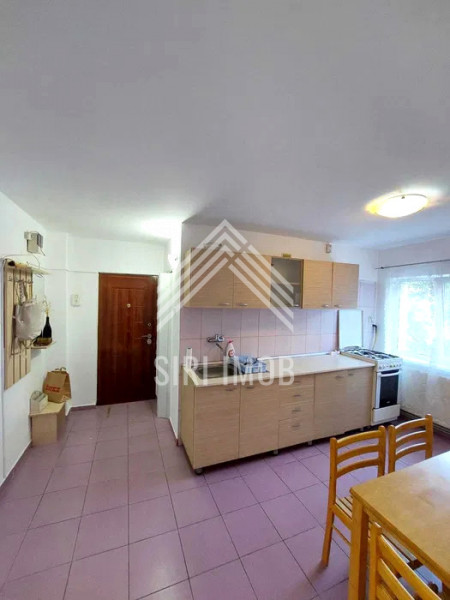 Apartament semicentral cu 2 camere