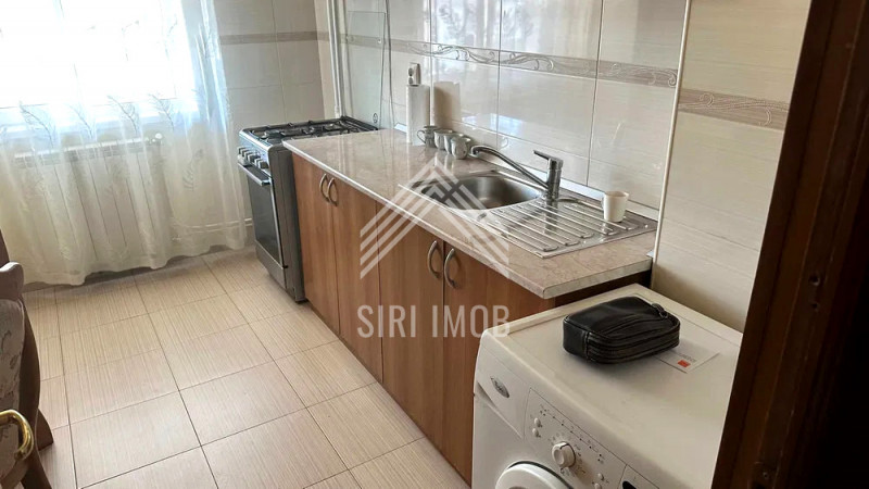 Apartament central cu 2 camere decomandate si parcare