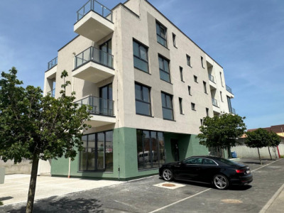 Spatiu comercial, vizibilitate excelenta, posibilitati multiple de amenajare