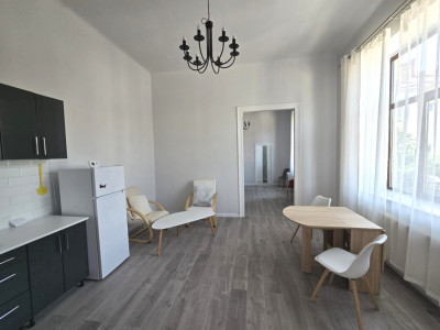 Apartament central cu 3 camere, balcon si parcare, Calea Dorobantilor