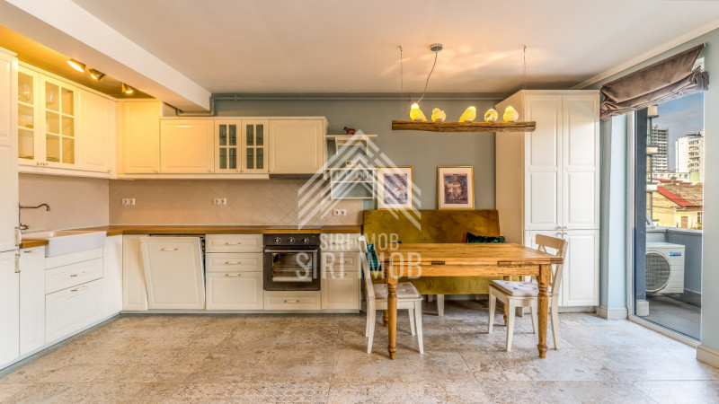 Apartament semicentral ultrafinisat cu 3 camere, 2 balcoane si parcare subterana