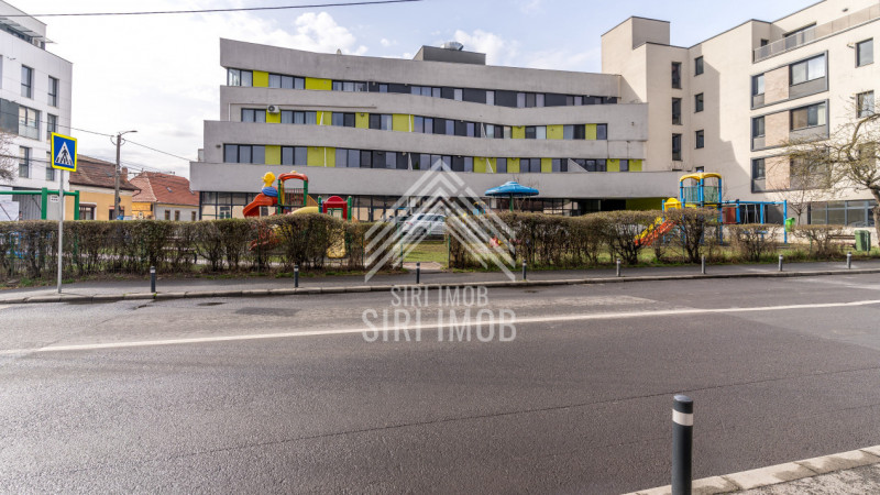 Apartament semicentral ultrafinisat cu 3 camere, 2 balcoane si parcare subterana