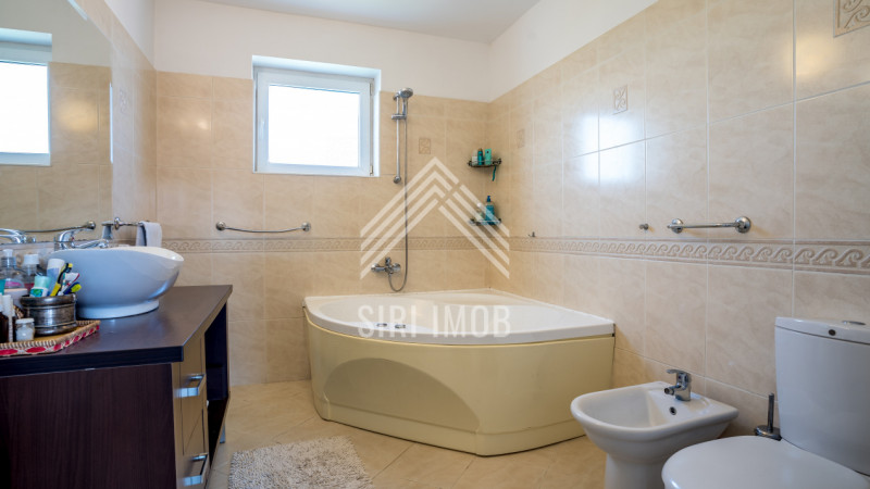 Apartament 3 camere,cart.Manastur,str.Dimitrie Gusti, 2 bai,garaj,parcare,terasa