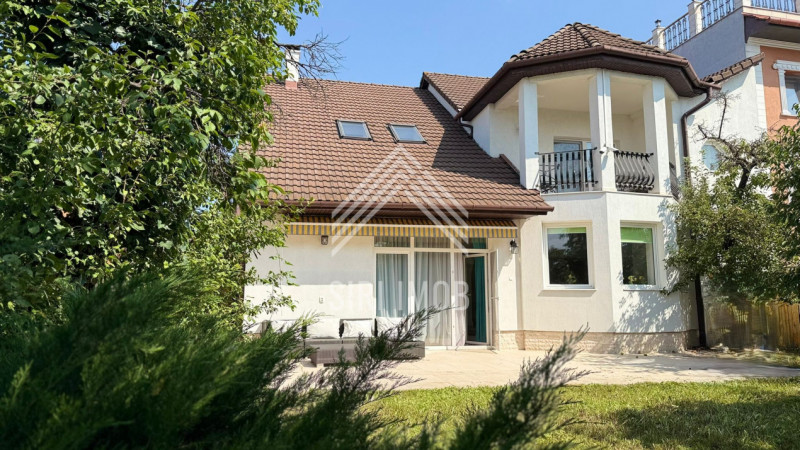 Casa individiala 5 camere,cartier Gruia,4 parcari,3 bai,teren 700mp,pet friendly