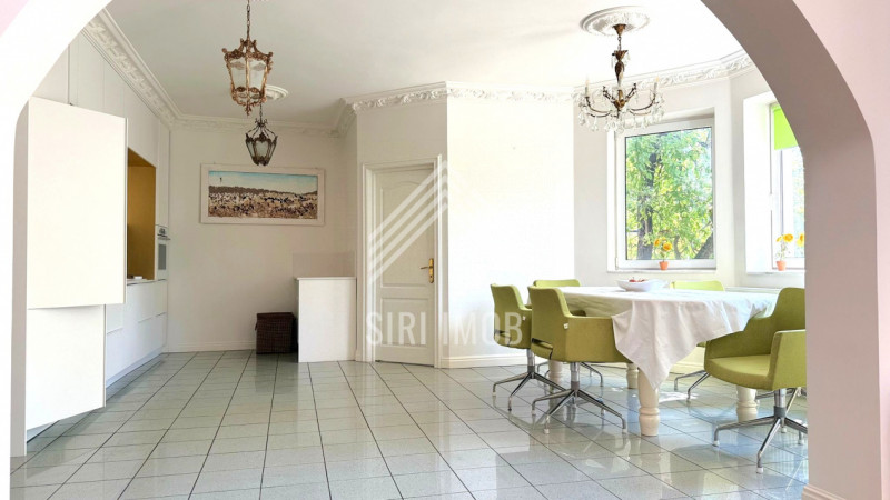 Casa individiala 5 camere,cartier Gruia,4 parcari,3 bai,teren 700mp,pet friendly