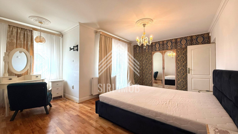 Casa individiala 5 camere,cartier Gruia,4 parcari,3 bai,teren 700mp,pet friendly