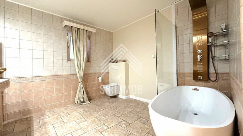 Casa individiala 5 camere,cartier Gruia,4 parcari,3 bai,teren 700mp,pet friendly