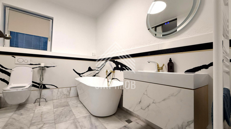 Casa individiala 5 camere,cartier Gruia,4 parcari,3 bai,teren 700mp,pet friendly