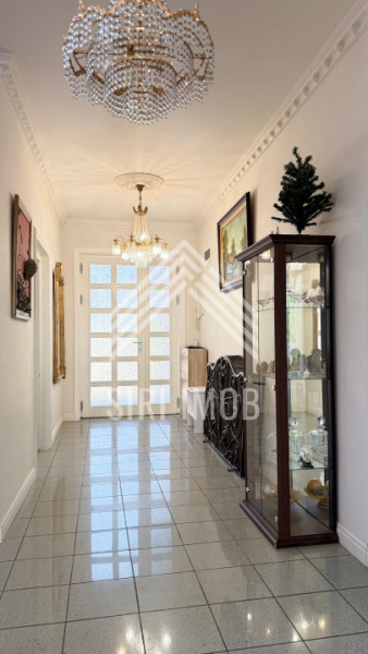Casa individiala 5 camere,cartier Gruia,4 parcari,3 bai,teren 700mp,pet friendly