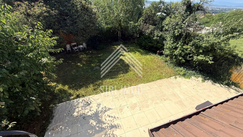 Casa individiala 5 camere,cartier Gruia,4 parcari,3 bai,teren 700mp,pet friendly