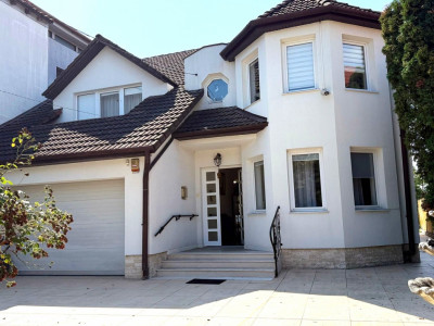 Casa individiala 5 camere,cartier Gruia,4 parcari,3 bai,teren 700mp,pet friendly