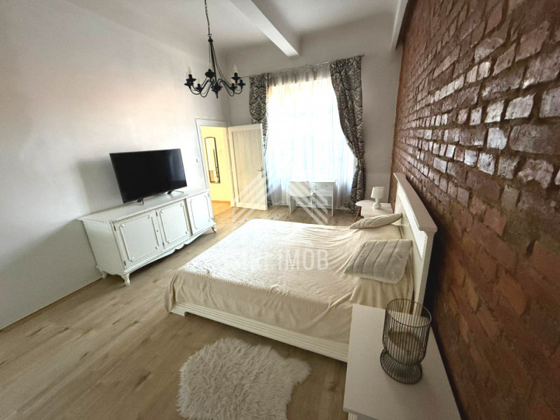 Apartament ultracentral cu 2 camere, curte si parcare, petfriendly