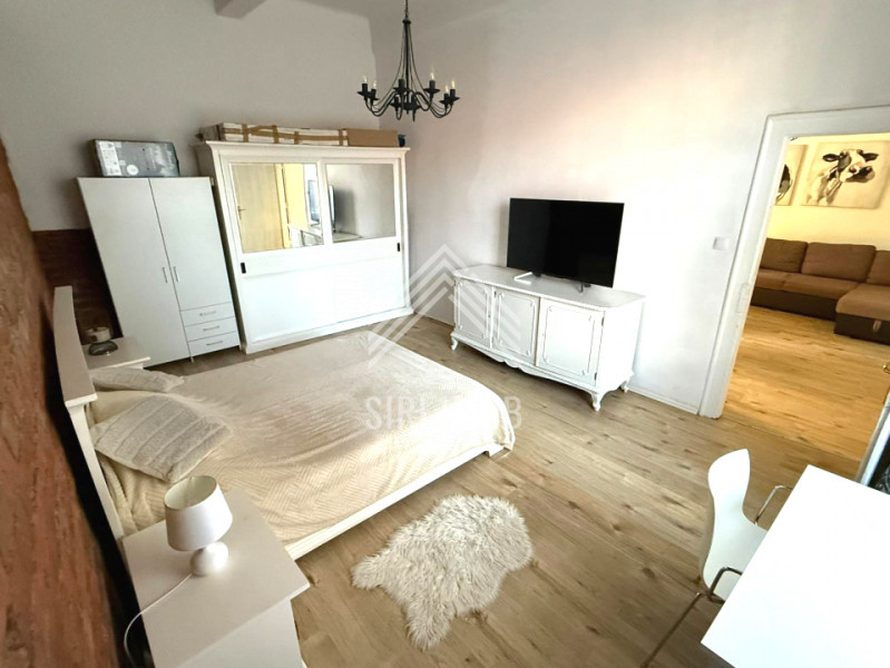 Apartament ultracentral cu 2 camere, curte si parcare, petfriendly