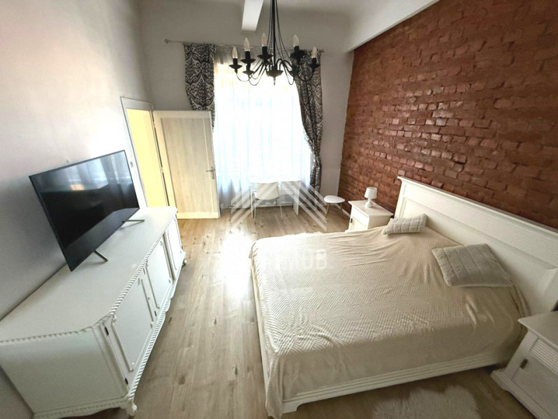 Apartament ultracentral cu 2 camere, curte si parcare, petfriendly