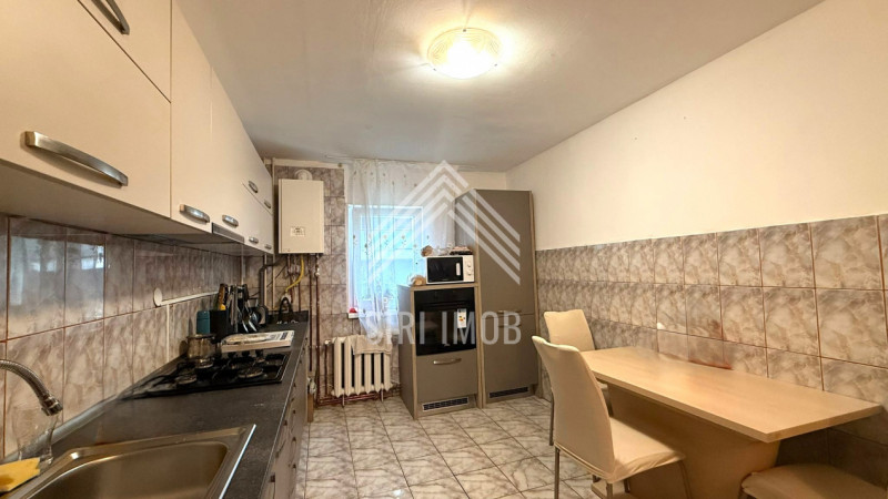Apartament 4 camere, cart.Gheorgheni, str.N.Pascaly, parcare, balcon