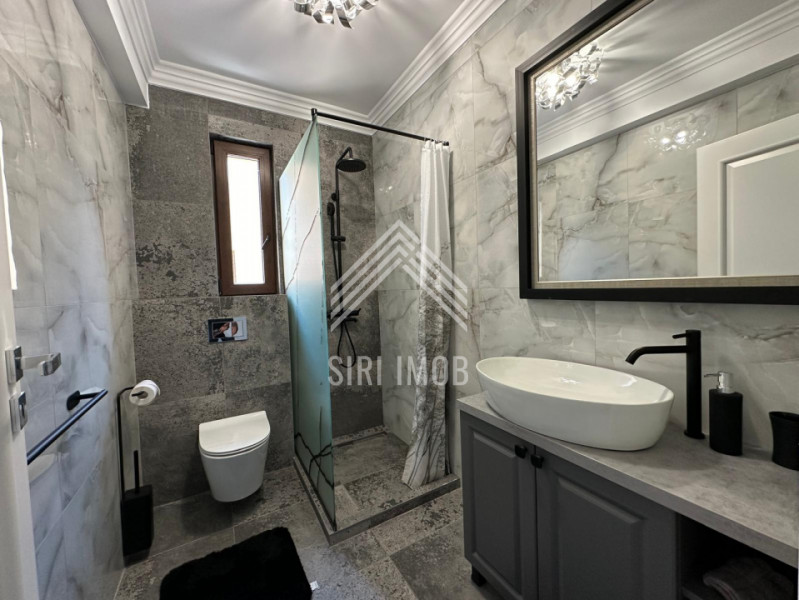 Casa deosebita cu 5 camere, terasa, curte si parcare in Dezmir