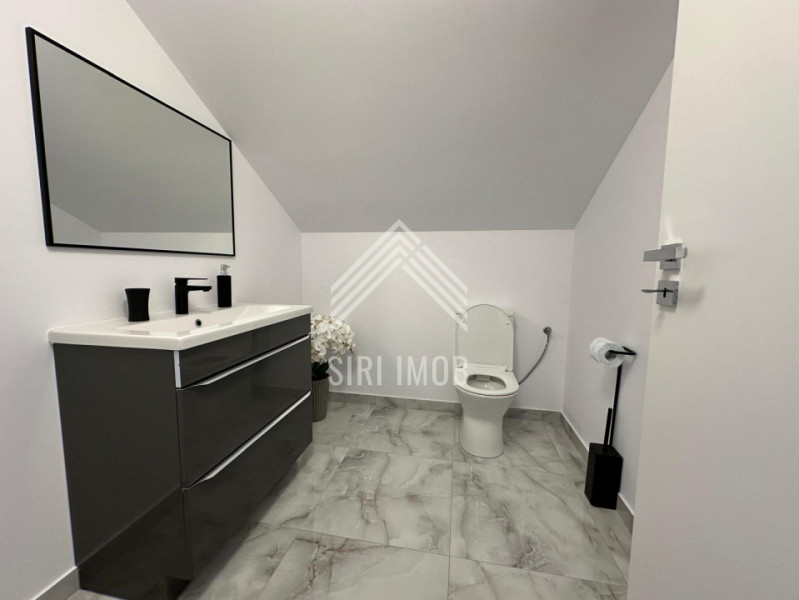 Casa deosebita cu 5 camere, terasa, curte si parcare in Dezmir
