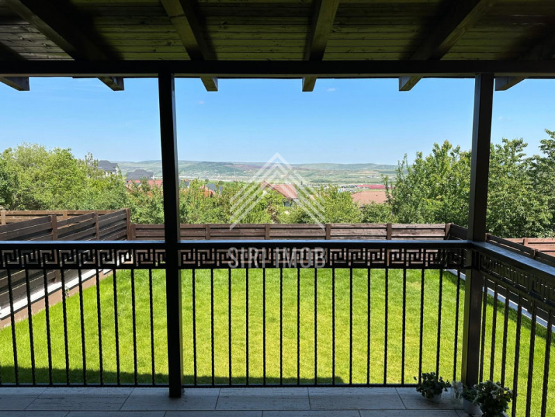 Casa deosebita cu 5 camere, terasa, curte si parcare in Dezmir