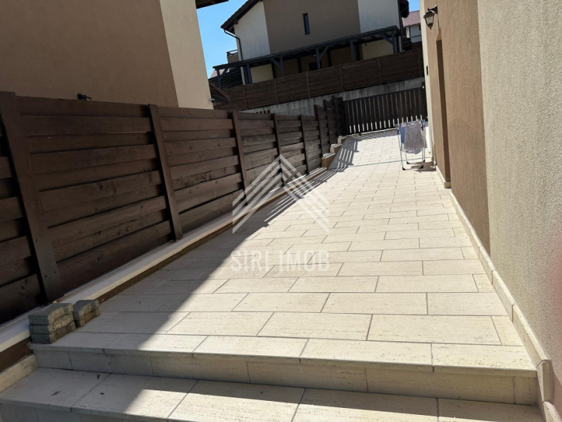 Casa deosebita cu 5 camere, terasa, curte si parcare in Dezmir