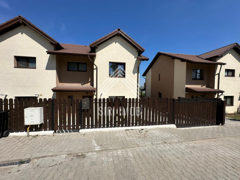 Casa deosebita cu 5 camere, terasa, curte si parcare in Dezmir
