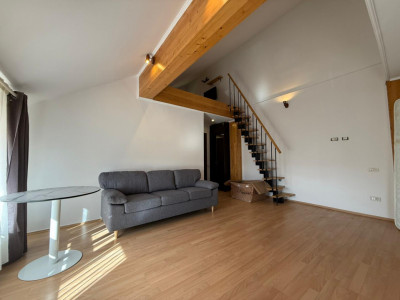 Apartament cu 2 camere, scara interioara si balcon in Zorilor