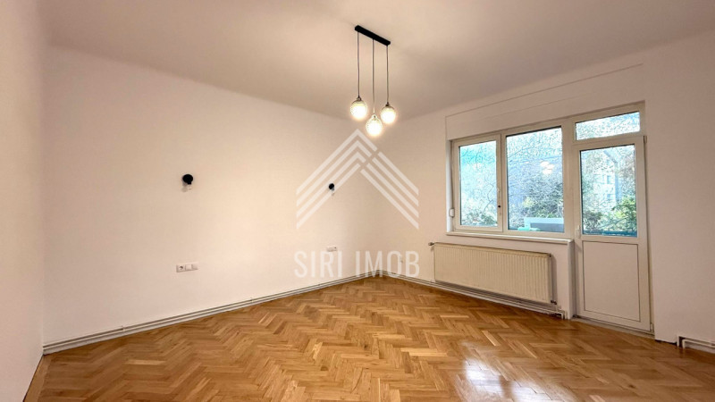 Apartament 3 camere, CENTRU, str.Neagra, balcon, parcare, pet friendly, renovat