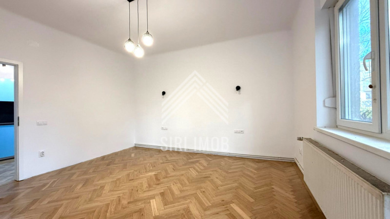 Apartament 3 camere, CENTRU, str.Neagra, balcon, parcare, pet friendly, renovat