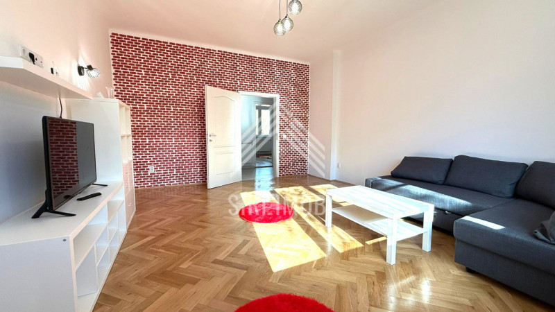 Apartament 3 camere, CENTRU, str.Neagra, balcon, parcare, pet friendly, renovat
