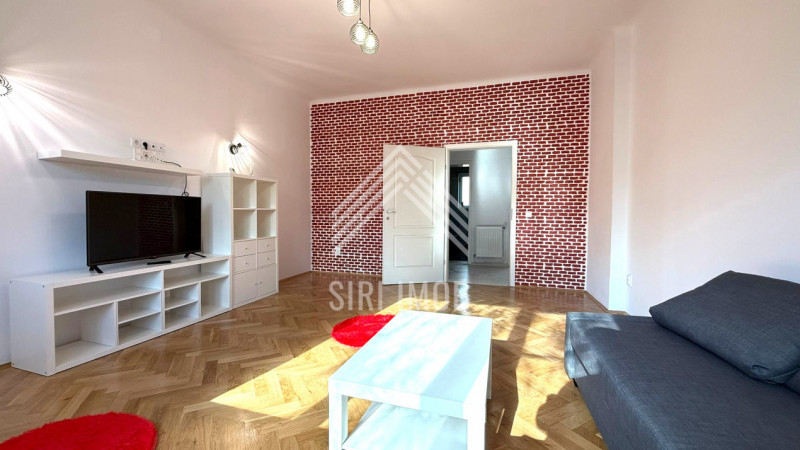 Apartament 3 camere, CENTRU, str.Neagra, balcon, parcare, pet friendly, renovat