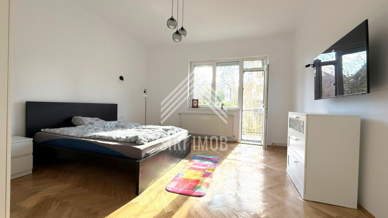 Apartament 3 camere, CENTRU, str.Neagra, balcon, parcare, pet friendly, renovat