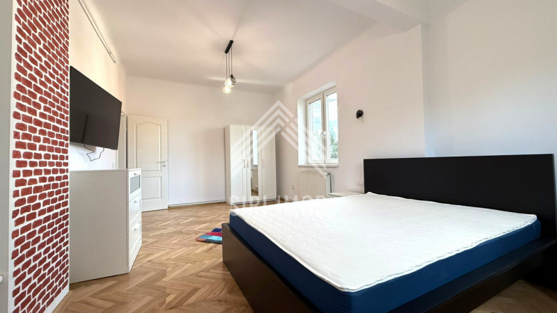 Apartament 3 camere, CENTRU, str.Neagra, balcon, parcare, pet friendly, renovat