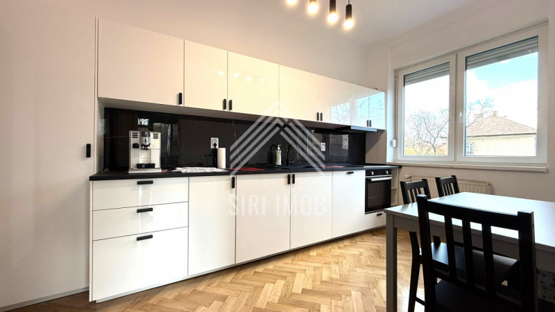 Apartament 3 camere, CENTRU, str.Neagra, balcon, parcare, pet friendly, renovat