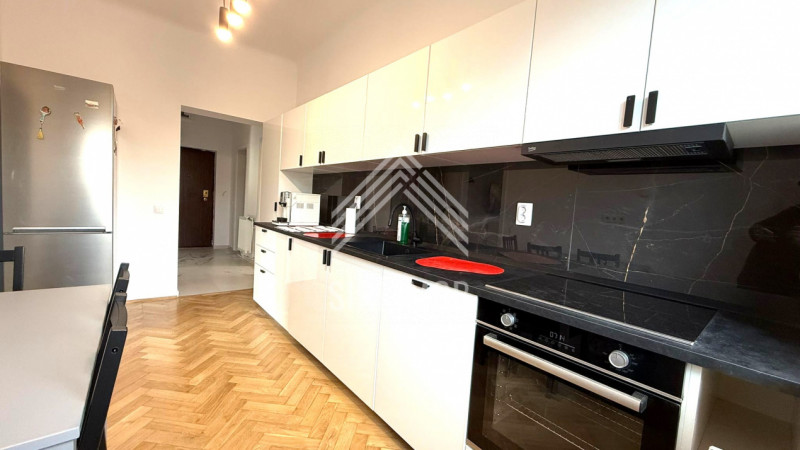 Apartament 3 camere, CENTRU, str.Neagra, balcon, parcare, pet friendly, renovat