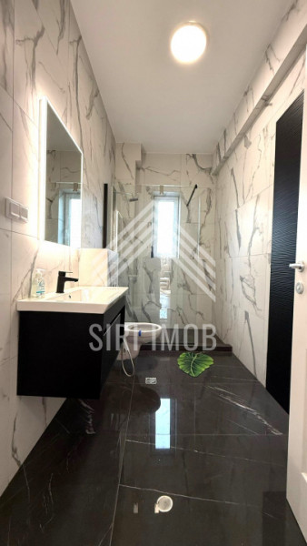 Apartament 3 camere, CENTRU, str.Neagra, balcon, parcare, pet friendly, renovat