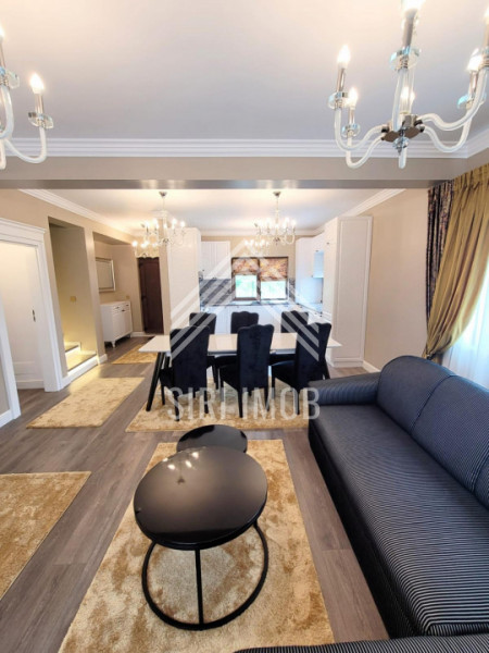 Casa deosebita cu 4 camere, terasa, jacuzzi si parcare in zona Voronet