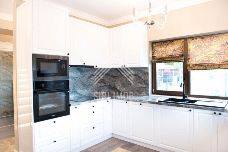 Casa deosebita cu 4 camere, terasa, jacuzzi si parcare in zona Voronet