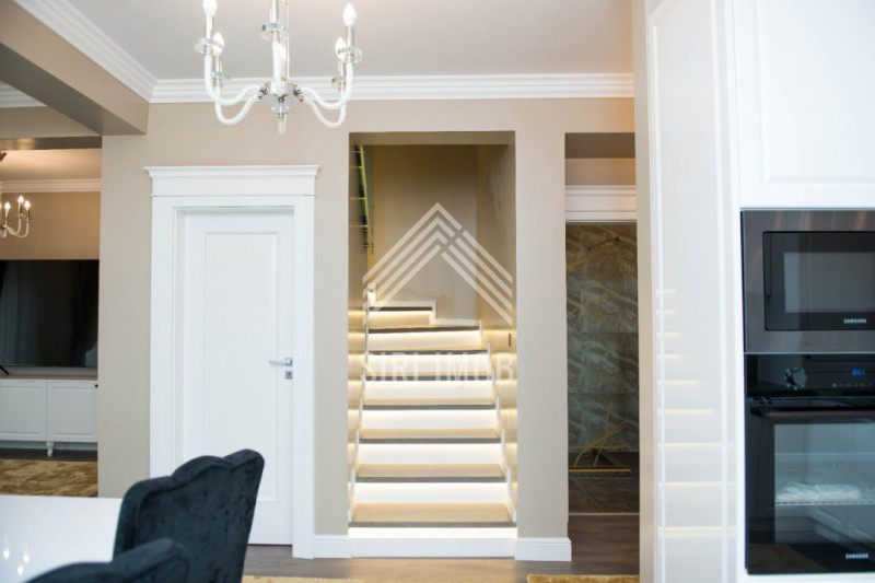 Casa deosebita cu 4 camere, terasa, jacuzzi si parcare in zona Voronet