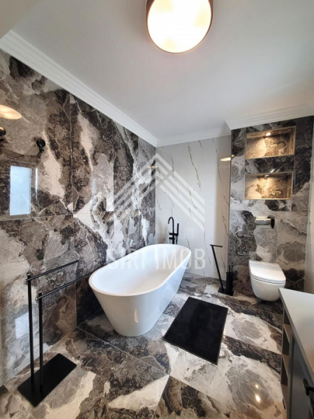 Casa deosebita cu 4 camere, terasa, jacuzzi si parcare in zona Voronet