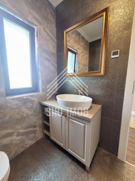 Casa deosebita cu 4 camere, terasa, jacuzzi si parcare in zona Voronet