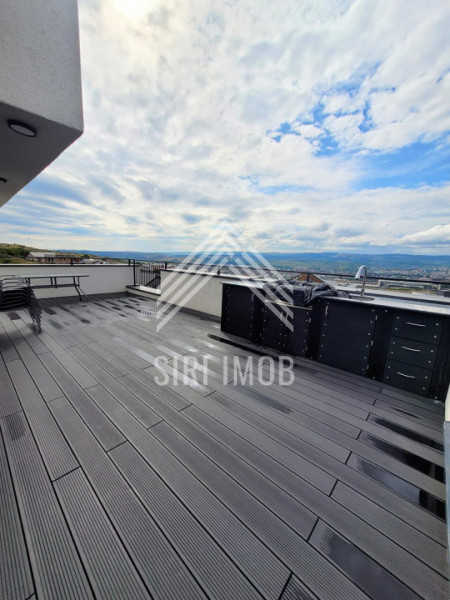 Casa deosebita cu 4 camere, terasa, jacuzzi si parcare in zona Voronet