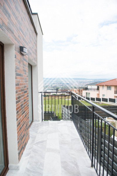 Casa deosebita cu 4 camere, terasa, jacuzzi si parcare in zona Voronet