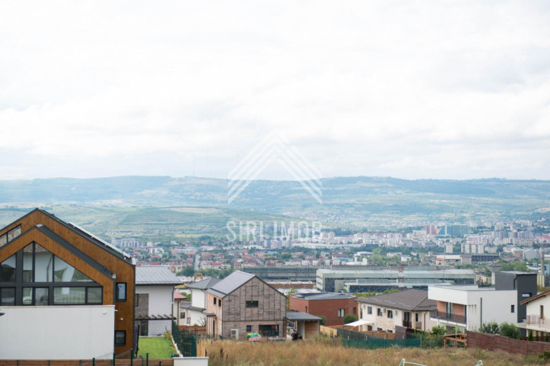 Casa deosebita cu 4 camere, terasa, jacuzzi si parcare in zona Voronet