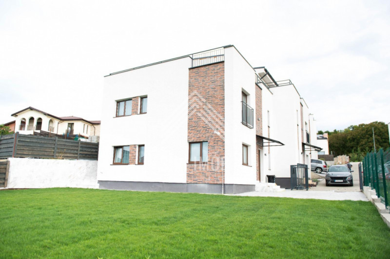 Casa deosebita cu 4 camere, terasa, jacuzzi si parcare in zona Voronet