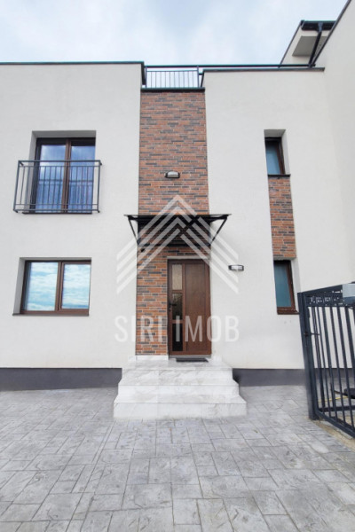 Casa deosebita cu 4 camere, terasa, jacuzzi si parcare in zona Voronet