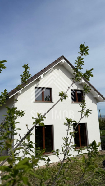 Casa individuala Jucu de Sus, garaj+2parcari, 3 dormitoare, 3 bai, gradina