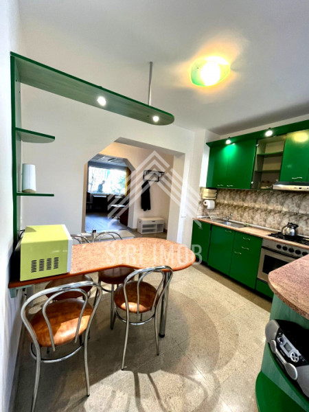 Apartament spatios cu 3 camere decomandate si 2 balcoane in Plopilor