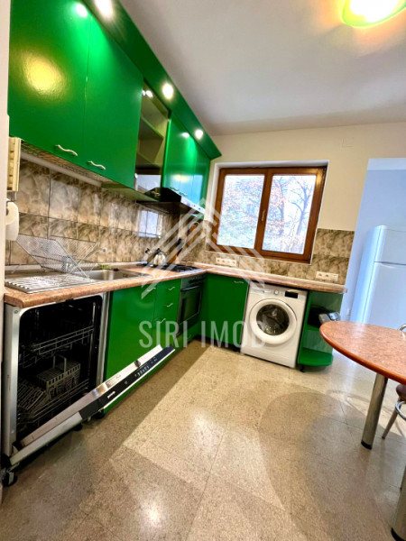 Apartament spatios cu 3 camere decomandate si 2 balcoane in Plopilor