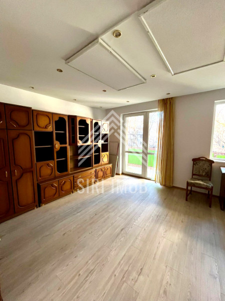 Apartament spatios cu 3 camere decomandate si 2 balcoane in Plopilor