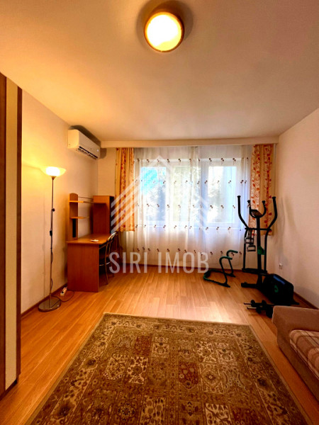 Apartament spatios cu 3 camere decomandate si 2 balcoane in Plopilor