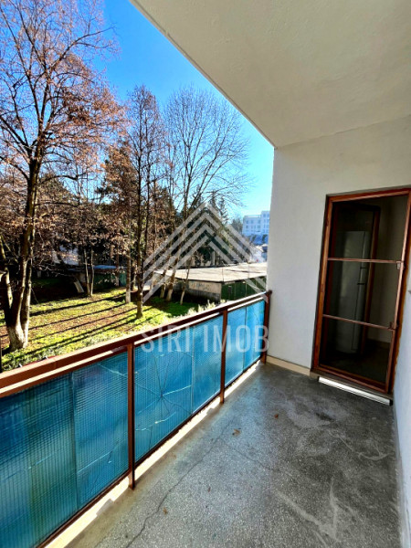 Apartament spatios cu 3 camere decomandate si 2 balcoane in Plopilor